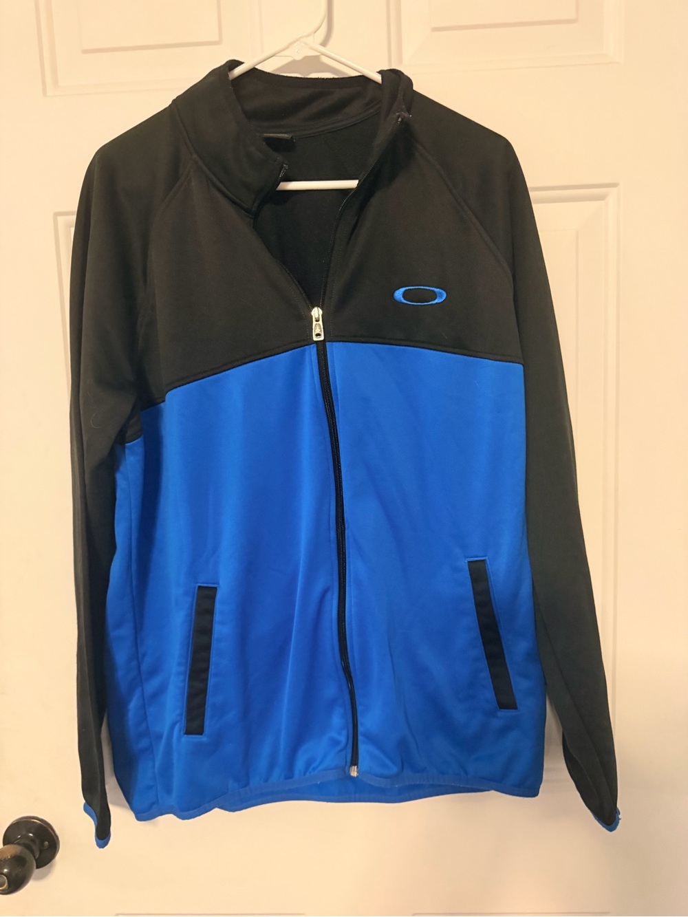 Oakley Men's Black and Blue Lightweight Full-Zip Jacket